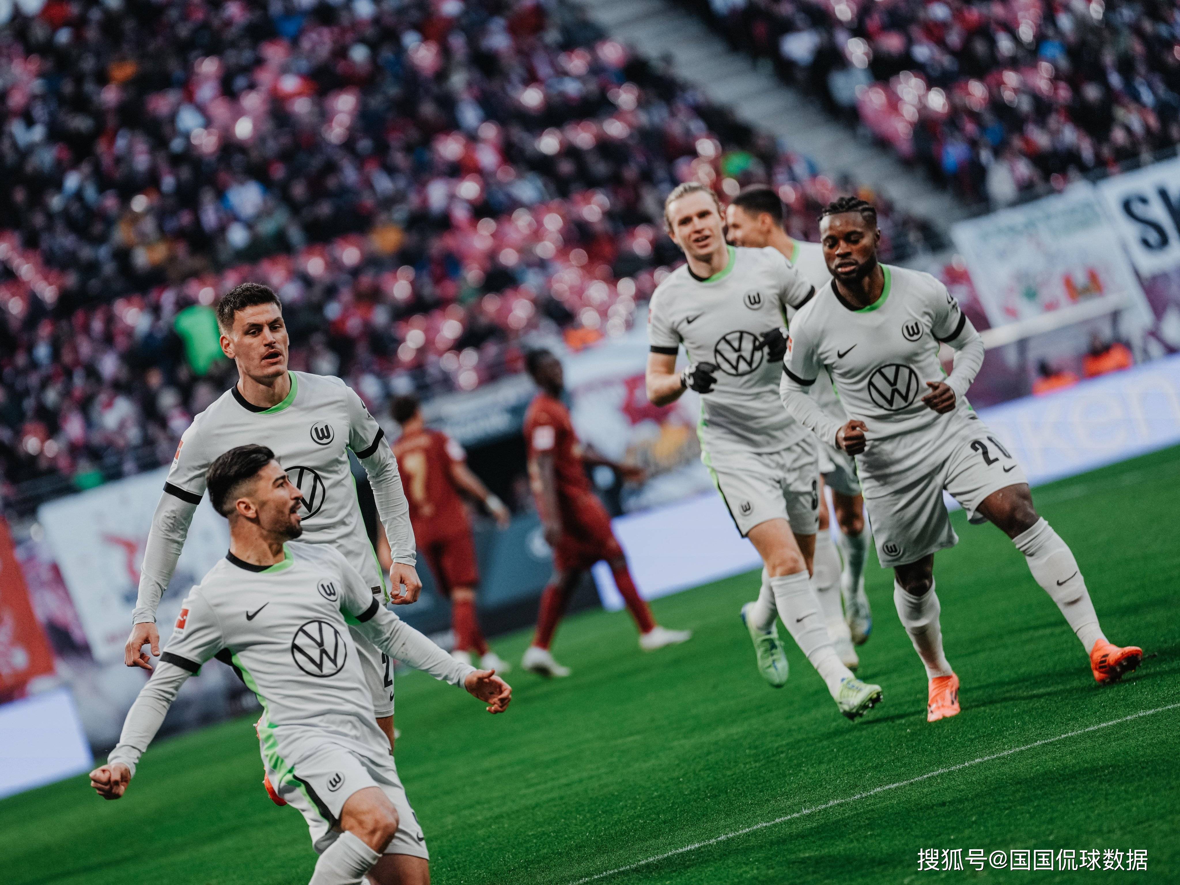 关于沃尔夫斯堡遭遇连败，保级压力巨大的信息
