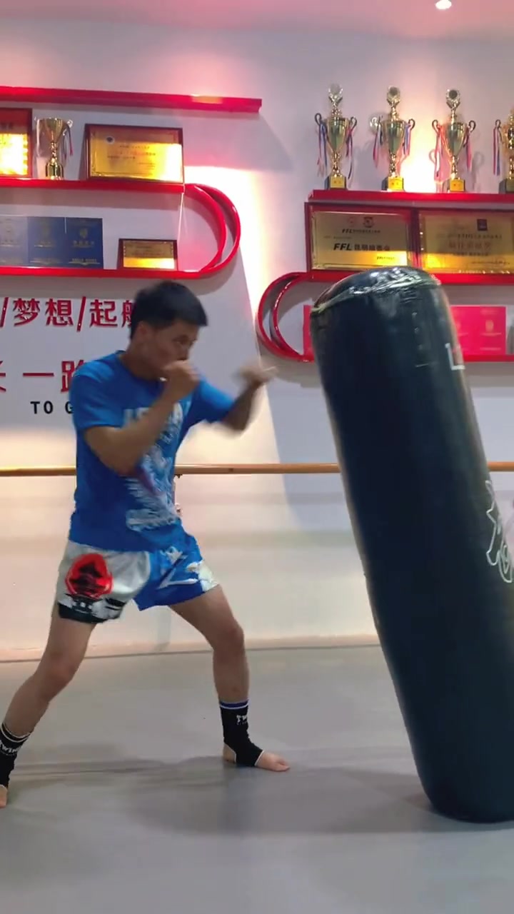 热血搏击勇夺胜利，壮哉豪门巅峰对决